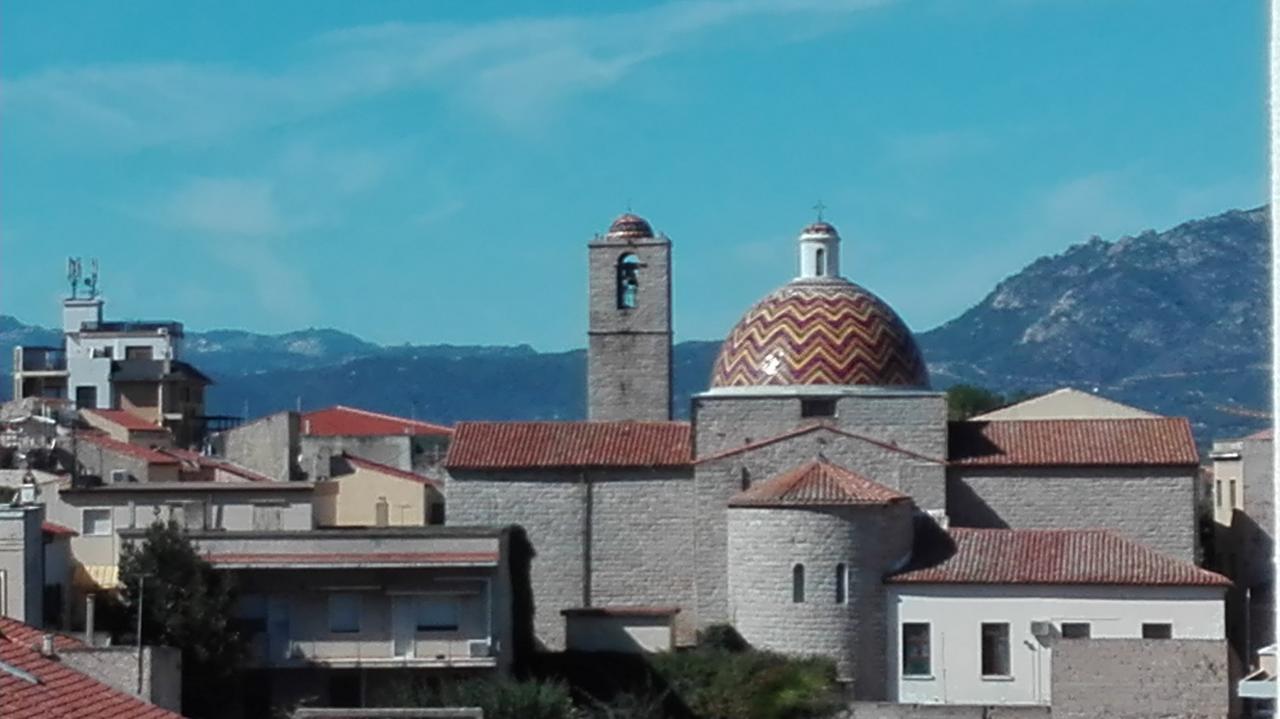Antares Rooms And Suites Olbia Exterior foto